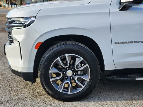 Used 2021 Chevrolet Suburban LT image 8