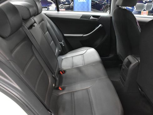 Used 2017 Volkswagen Jetta SE image 33