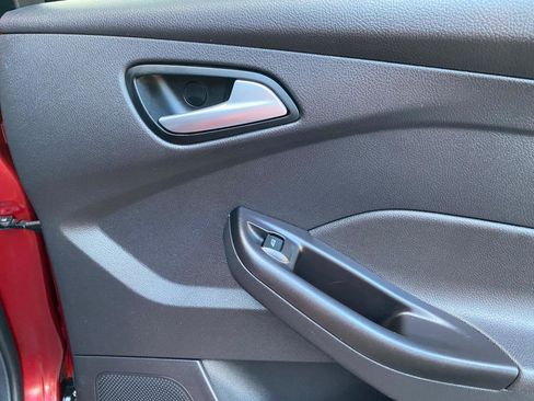 Used 2014 Ford Focus SE image 40