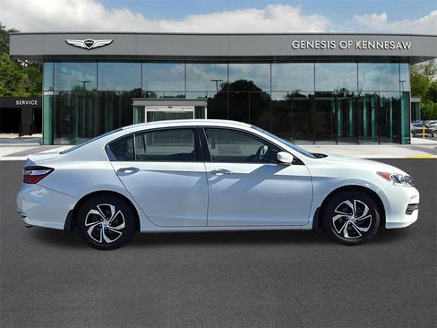Used 2017 Honda Accord LX image 8
