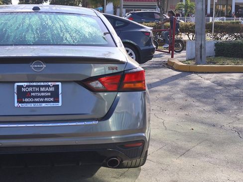 Used 2023 Nissan Altima 2.5 SR image 13