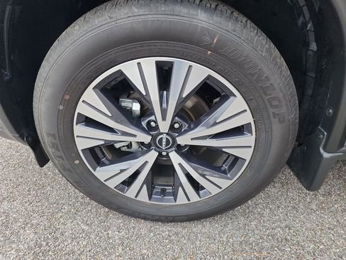 Used 2023 Nissan Rogue SV image 31