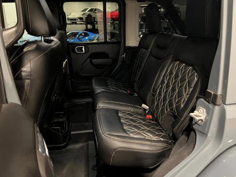 Used 2025 Jeep Wrangler Willys image 25