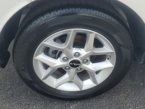 Used 2025 Kia Soul S FWD image 5