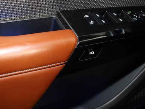 Used 2023 BMW 760i xDrive image 40