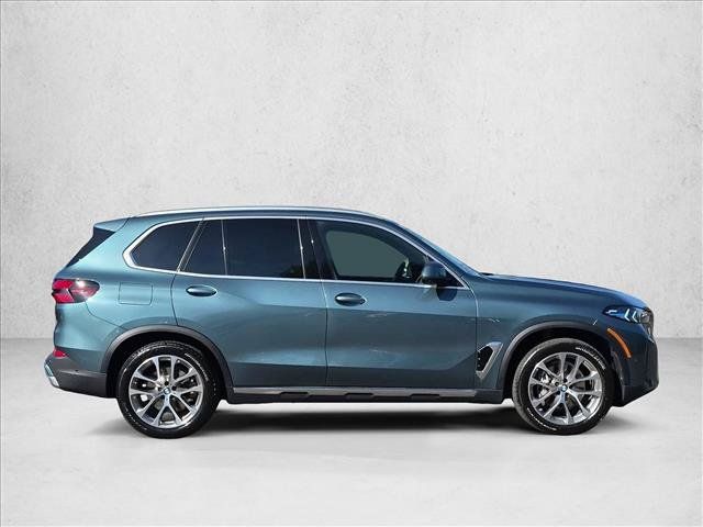 Certified 2024 BMW X5 xDrive40i w/ Premium Package AWD/4WD image 4
