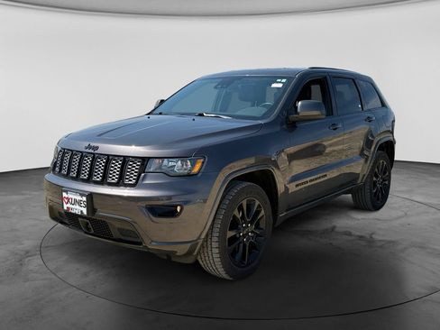 Used 2020 Jeep Grand Cherokee Altitude AWD/4WD image 5