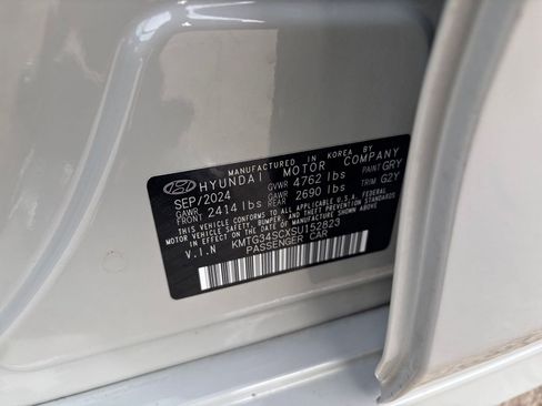 Used 2025 Genesis G70 2.5T image 27