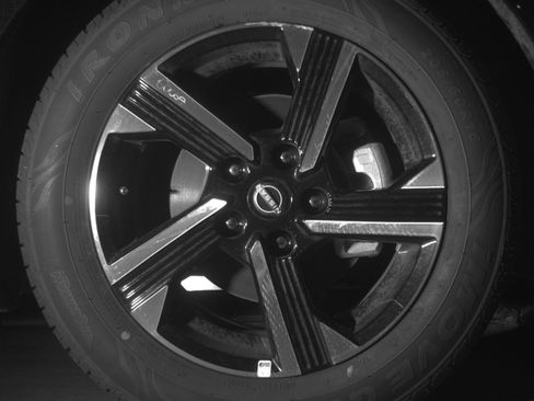 Used 2025 Nissan Sentra SV FWD image 13