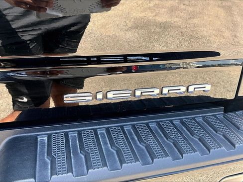 Used 2025 GMC Sierra 2500 Denali Ultimate AWD/4WD image 8