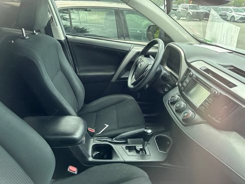 Used 2017 Toyota RAV4 LE FWD image 6
