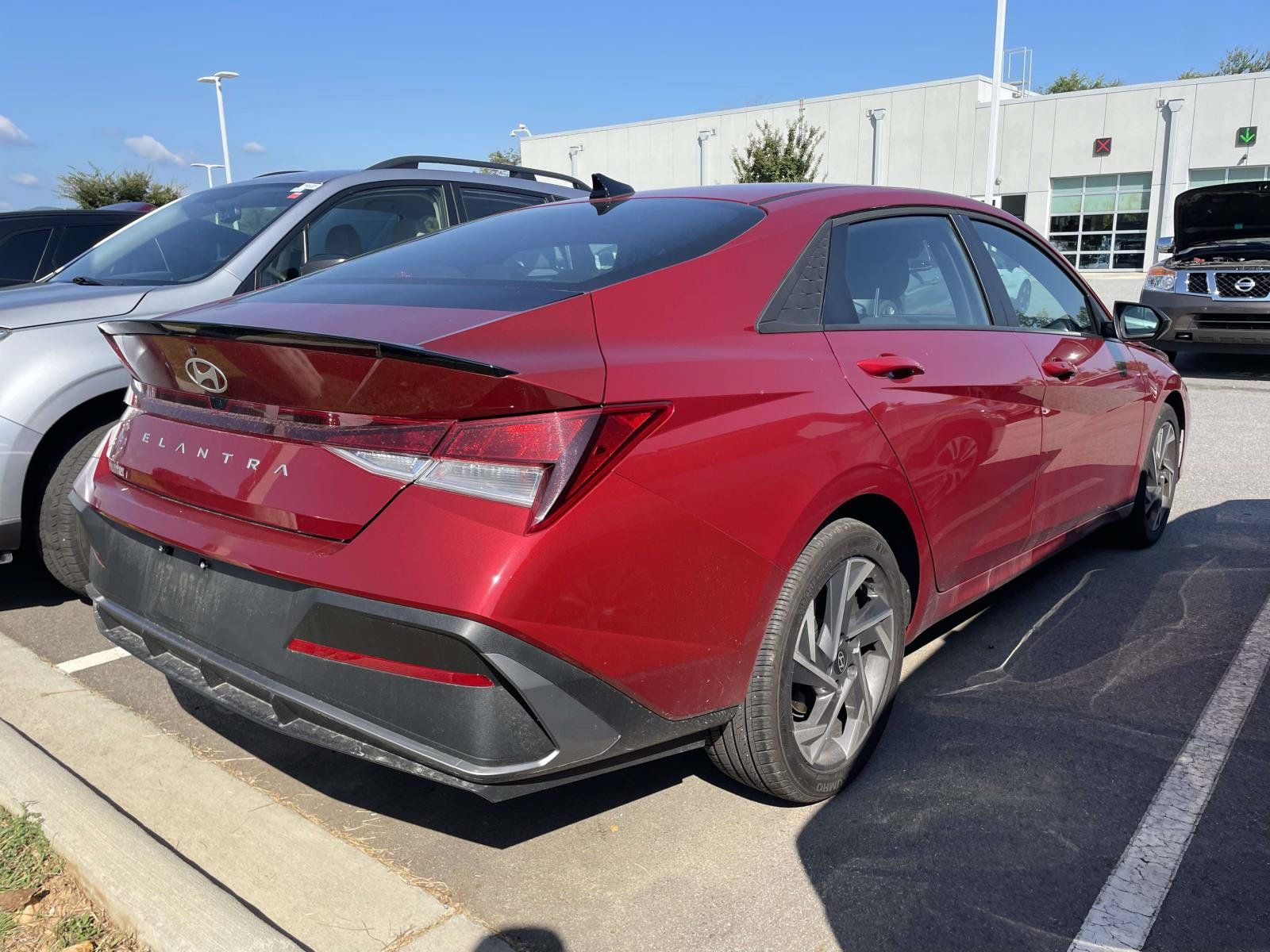 Certified 2025 Hyundai Elantra Sport FWD image 4