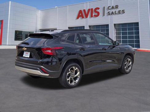 Used 2025 Chevrolet Trax LT w/ LT Convenience Package FWD image 6