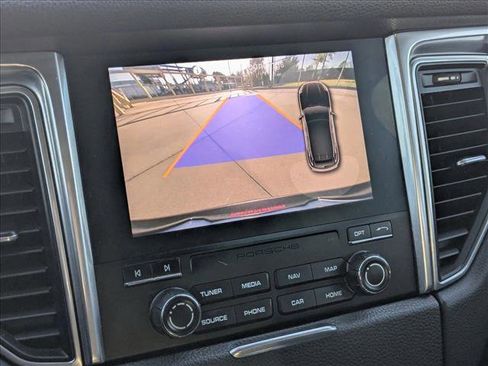 Used 2018 Porsche Macan image 11