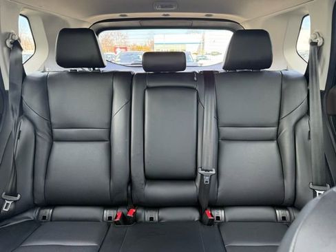 Used 2023 Nissan Rogue SV w/ SV Premium B Package image 23