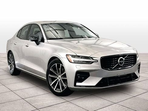 Used 2022 Volvo S60 B5 Momentum w/ Advanced Package AWD/4WD image 2