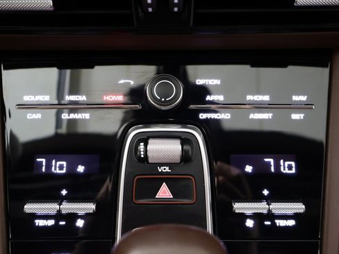 Used 2023 Porsche Cayenne Platinum Edition image 56