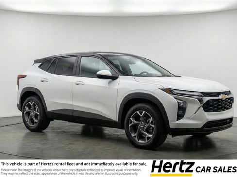 Used 2025 Chevrolet Trax LT FWD image 1