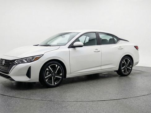 Used 2025 Nissan Sentra SV FWD image 3