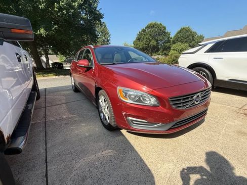 Used 2017 Volvo V60 T5 Premier FWD image 14