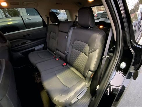 Used 2024 Nissan Pathfinder SV image 19