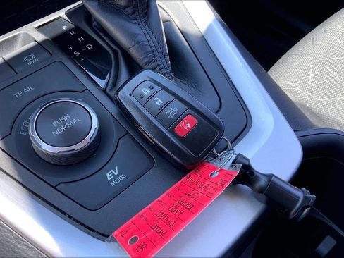 Used 2022 Toyota RAV4 XLE w/ Convenience Package AWD/4WD image 15