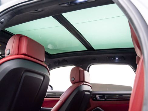 Used 2023 Porsche Cayenne Turbo image 18