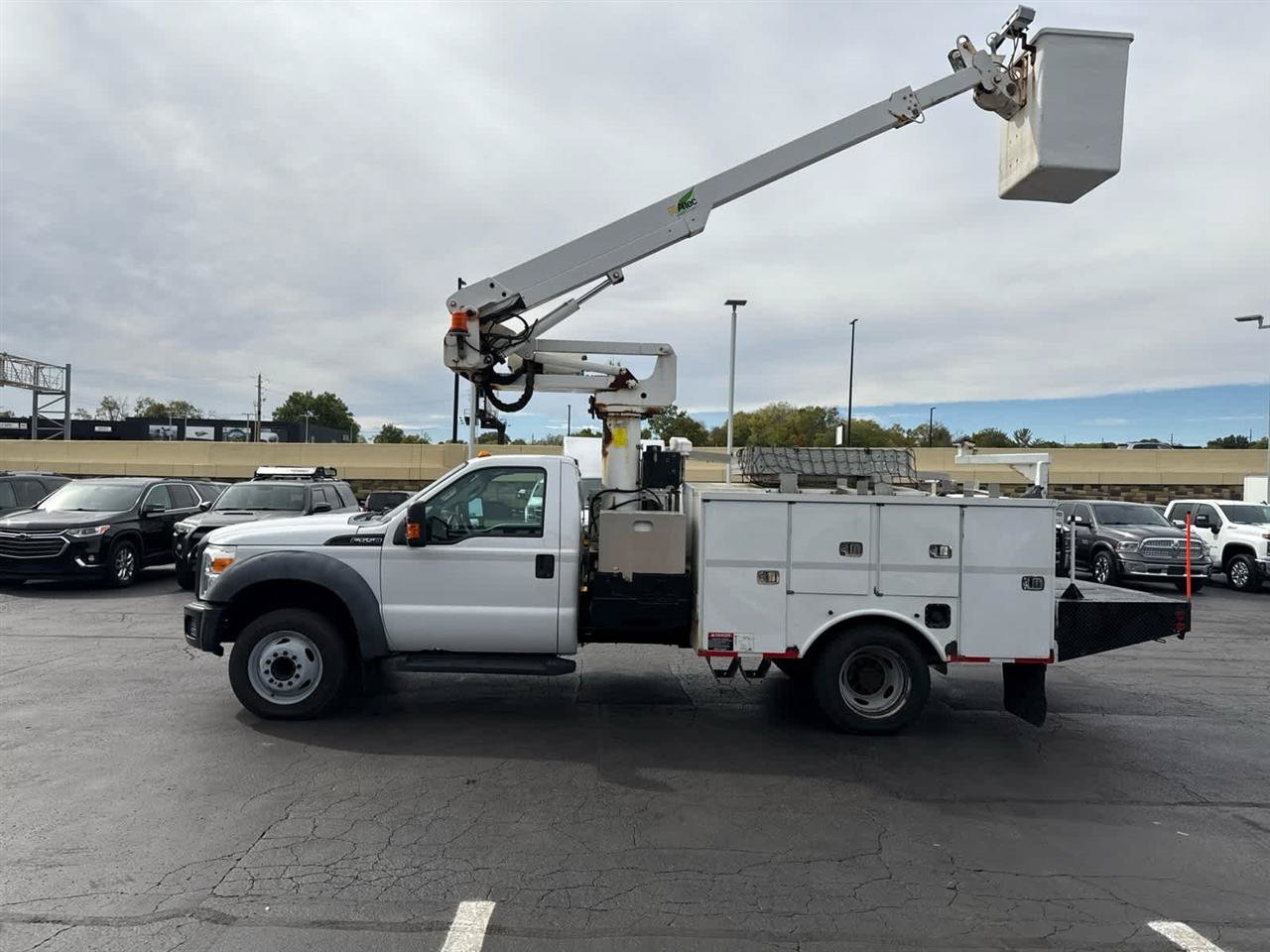Used 2012 Ford F550 2WD Regular Cab Super Duty w/ PWR Equipment Group image 5