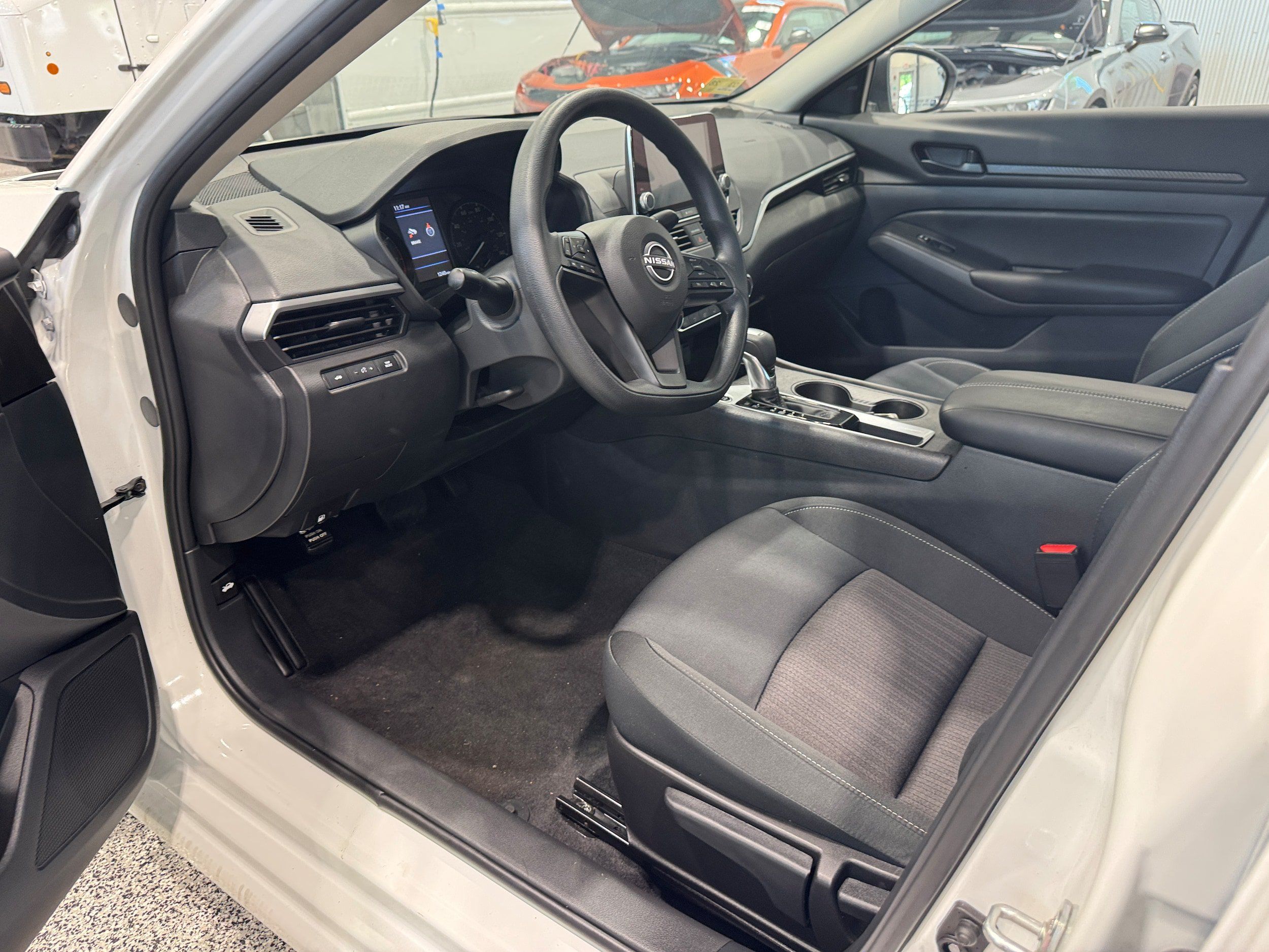 Used 2025 Nissan Altima 2.5 S FWD image 11