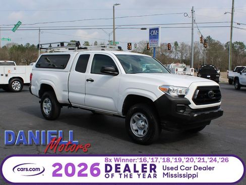 Used 2022 Toyota Tacoma SR RWD image 1