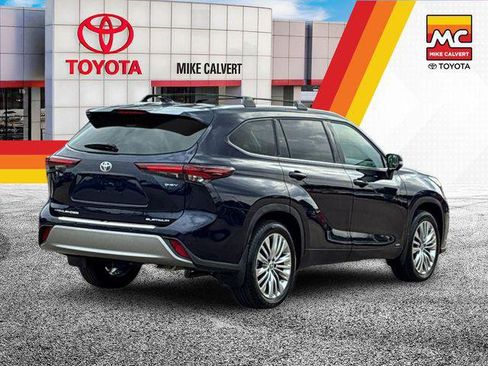 Certified 2026 Toyota Highlander Platinum AWD/4WD image 5