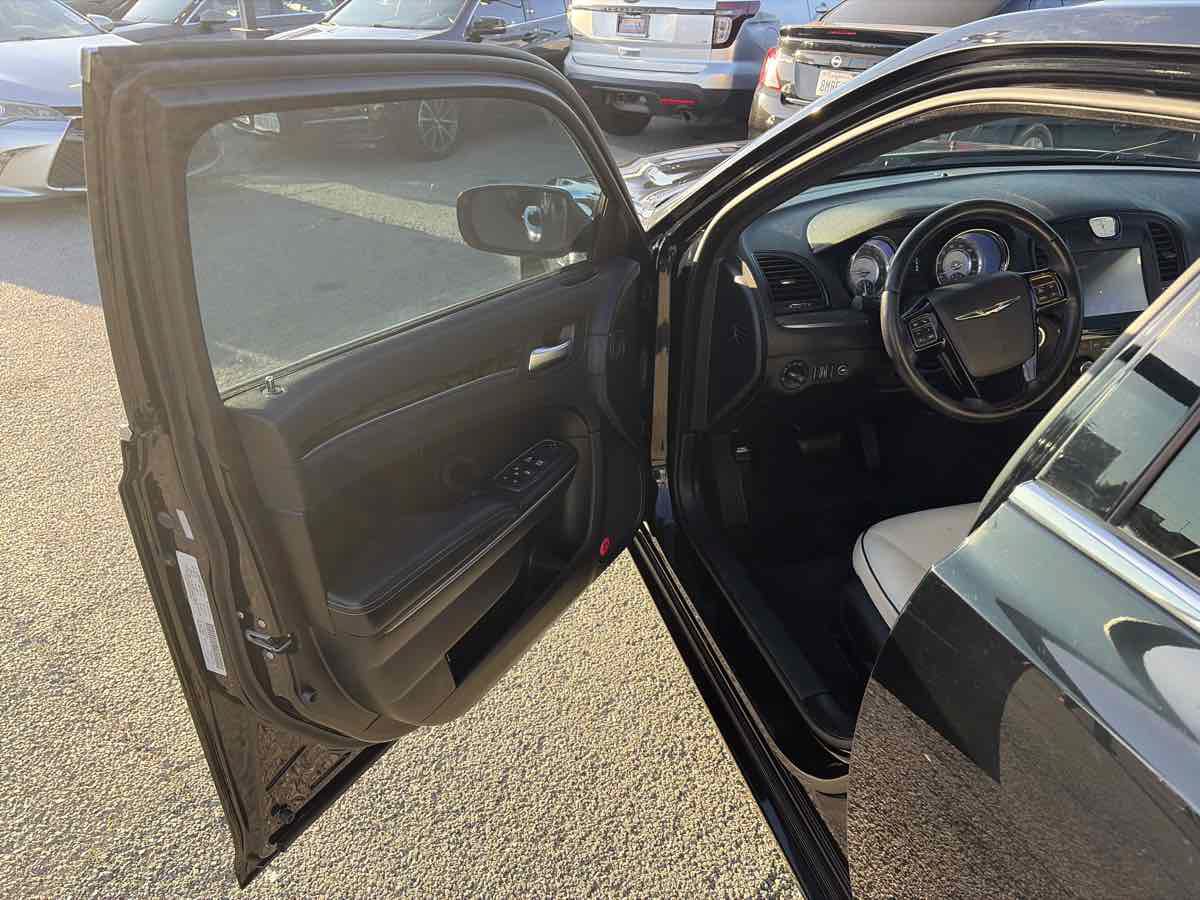 Used 2014 Chrysler 300 Uptown Edition w/ Quick Order Package 22M RWD image 6