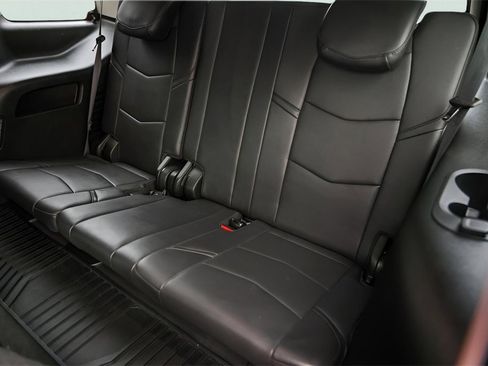 Used 2019 Cadillac Escalade Luxury image 30