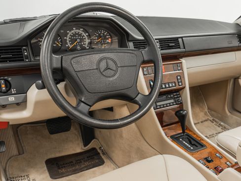 Used 1995 Mercedes-Benz E 320 Convertible image 15