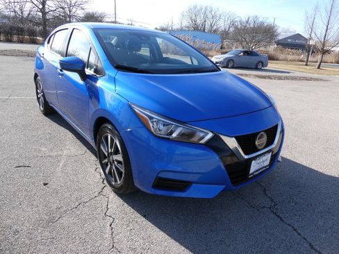 Used 2021 Nissan Versa SV image 3