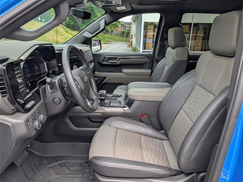 Used 2025 Chevrolet Silverado 1500 ZR2 w/ Technology Package AWD/4WD image 18