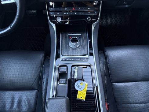 Used 2016 Jaguar XF S image 28