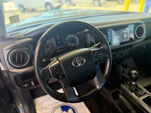 Used 2016 Toyota Tacoma TRD Sport w/ Towing Package image 16