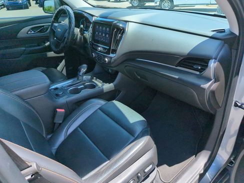 Used 2021 Chevrolet Traverse LT w/ LT Premium Package FWD image 11