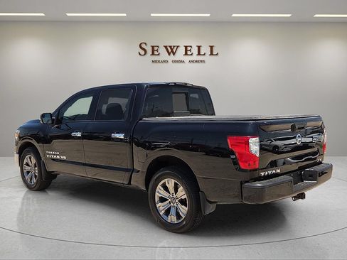 Used 2018 Nissan Titan SV w/ SV Convenience Package RWD image 3