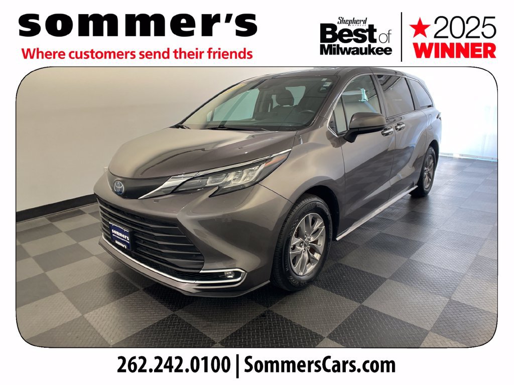 Used 2022 Toyota Sienna XLE FWD image 3