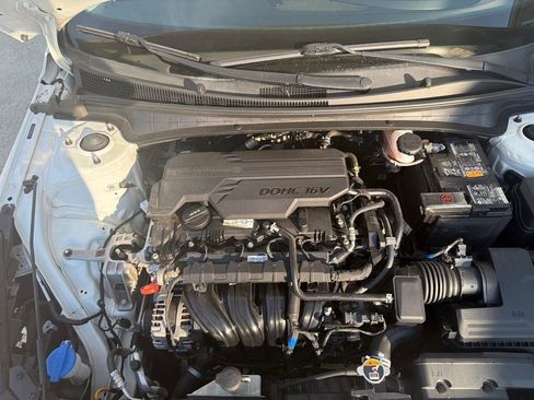 Used 2022 Hyundai Elantra Limited FWD image 38