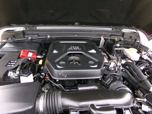 Used 2019 Jeep Wrangler Unlimited Sport S image 27