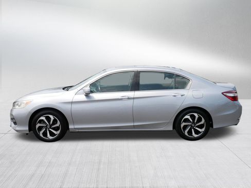 Certified 2017 Honda Accord EX-L image 4