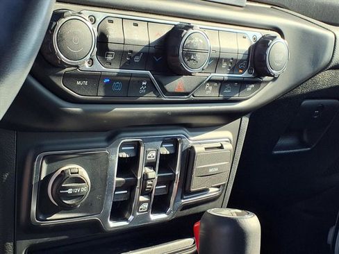 Used 2022 Jeep Wrangler Unlimited Sahara w/ Cold Weather Group image 14