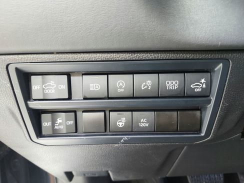 Used 2024 Toyota Tundra Platinum AWD/4WD image 27