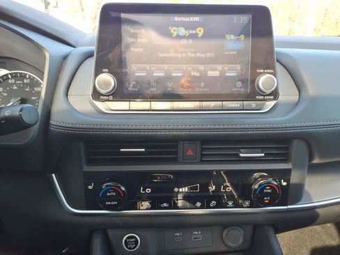 Used 2023 Nissan Rogue SV w/ SV Premium B Package image 12