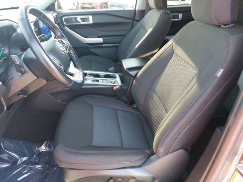 Used 2023 Ford Explorer XLT image 17