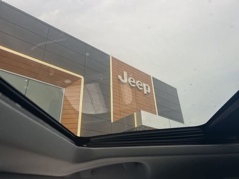 Used 2022 Ford Explorer XLT w/ Equipment Group 202A image 31