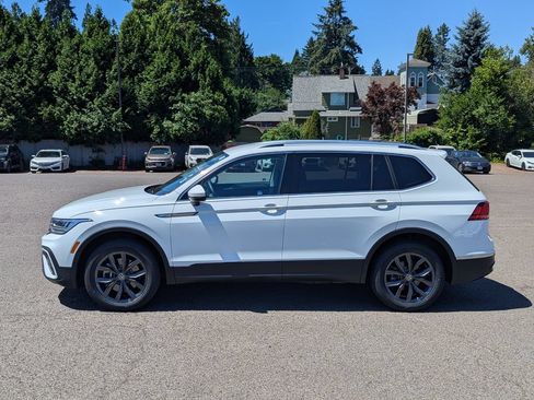 Used 2022 Volkswagen Tiguan SE AWD/4WD image 2